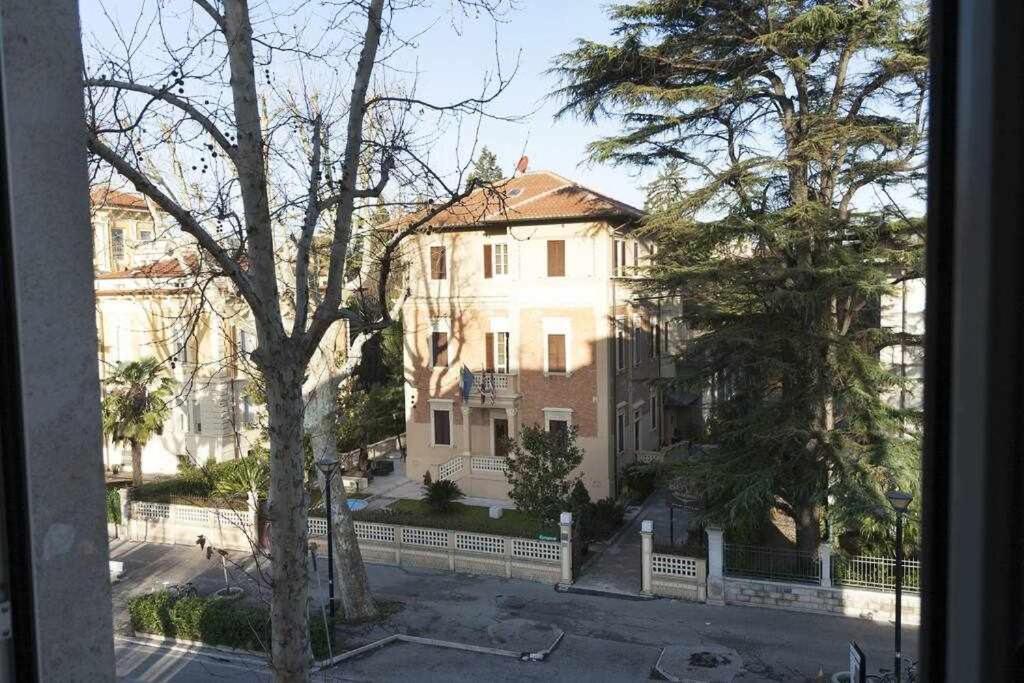 Ospitaci Appartamenti Viale Mezzetti 福利尼奥 外观 照片